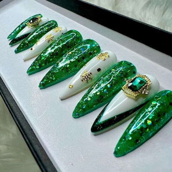 Holiday Custom Press On Nails | High Quality Nails | Handmade - Picture 2 of 11